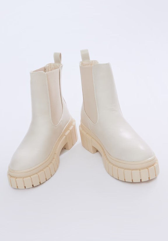 Cream Wide Fit Pu Cleated Chelsea Ankle Boots