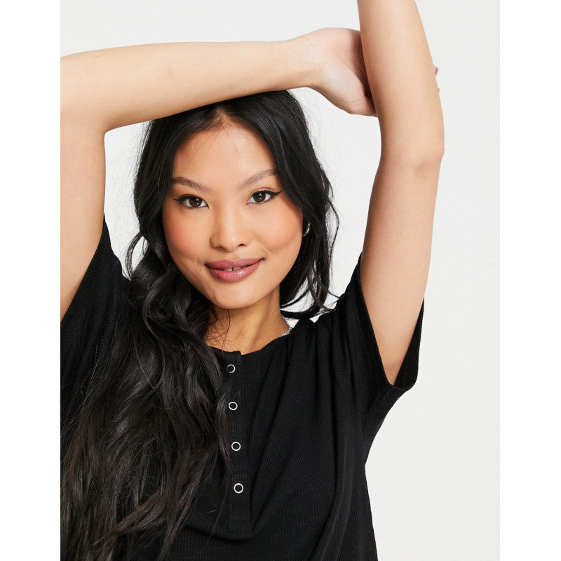 PETITE POPPER FRONT BOXY CROP T-SHIRT IN BLACK