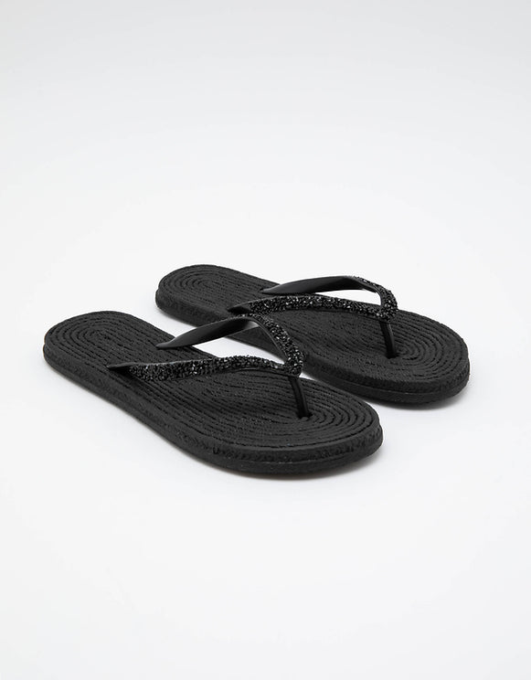 BLACK FLIP FLOPS WITH STRAW SOLE