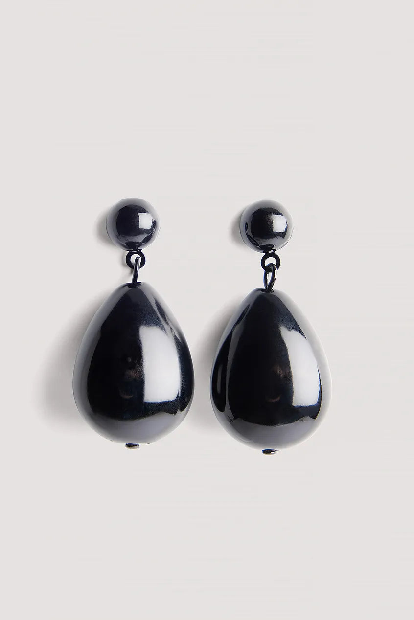 Oval Pearl Earring Black