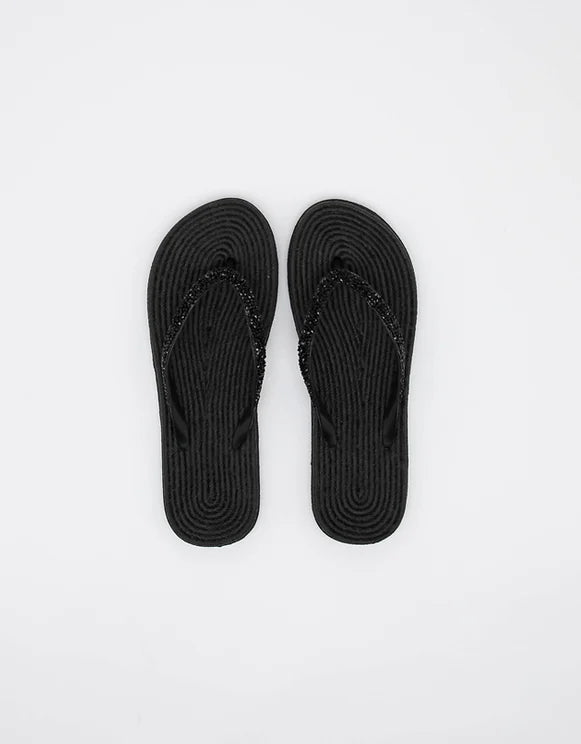 BLACK FLIP FLOPS WITH STRAW SOLE